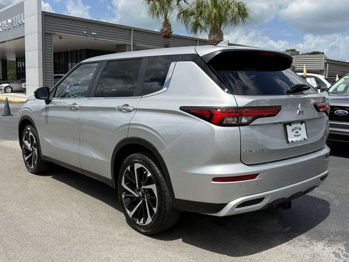 Alloy Silver Metallic 2024 Mitsubishi Outlander SE 2.5 2WD