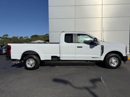 OXFORD WHITE 2026 Ford F-350 XL