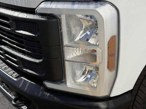 OXFORD WHITE 2026 Ford F-350 XL