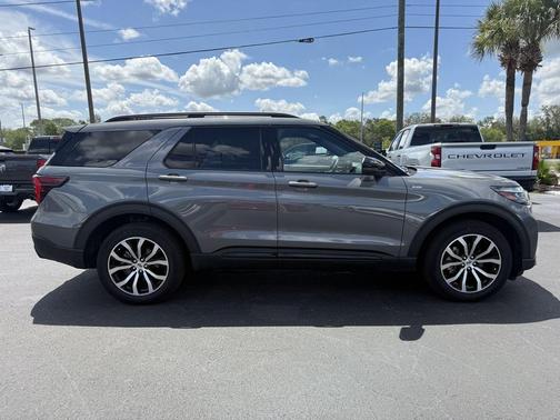 CARBONIZED GRAY METALLIC 2025 Ford Explorer ST-Line