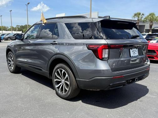 CARBONIZED GRAY METALLIC 2025 Ford Explorer ST-Line