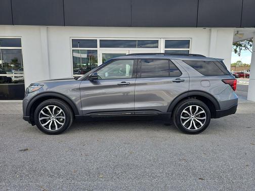 CARBONIZED GRAY METALLIC 2025 Ford Explorer ST-Line