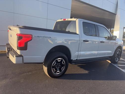 2023 Ford F-150 Lightning XLT