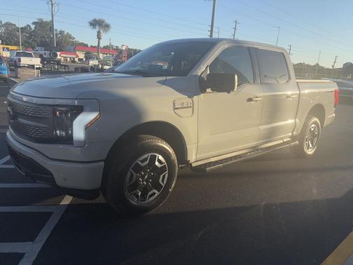 2023 Ford F-150 Lightning XLT