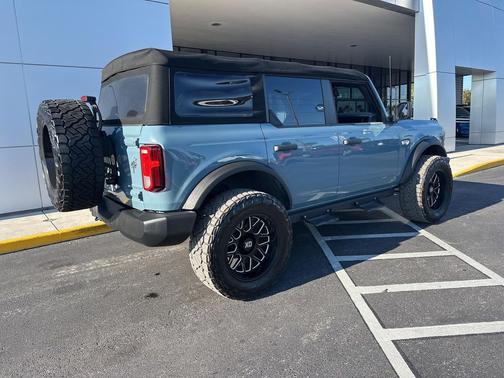 2022 Ford Bronco Base