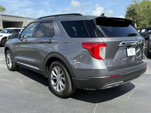 CARBONIZED GRAY METALLIC 2022 Ford Explorer XLT