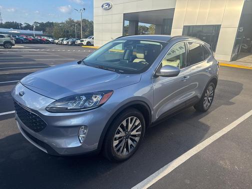 2022 Ford Escape Titanium