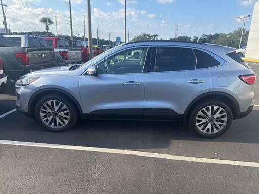 2022 Ford Escape Titanium