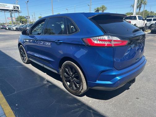 ATLAS BLUE 2022 Ford Edge SE