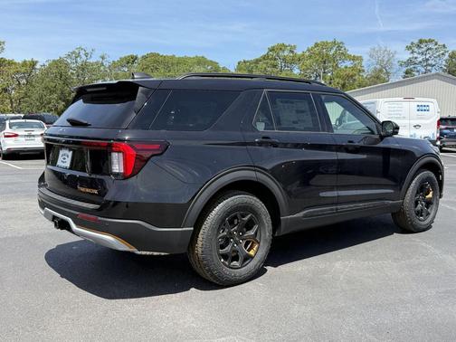 AGATE BLACK METALLIC 2026 Ford Explorer Tremor