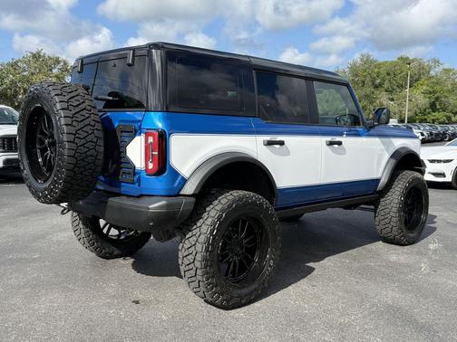 VELOCITY BLUE METALLIC 2025 Ford Bronco Badlands