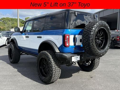 VELOCITY BLUE METALLIC 2025 Ford Bronco Badlands