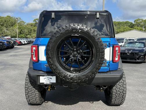 VELOCITY BLUE METALLIC 2025 Ford Bronco Badlands