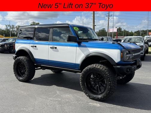 VELOCITY BLUE METALLIC 2025 Ford Bronco Badlands