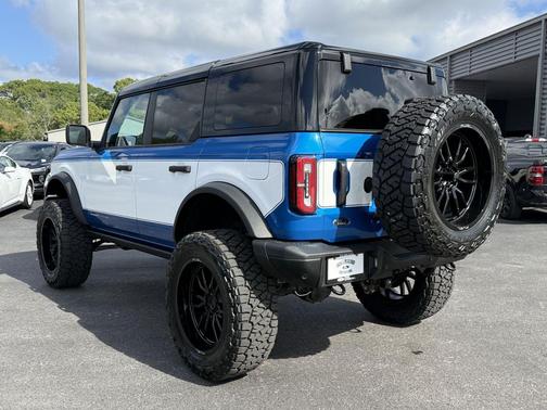 VELOCITY BLUE METALLIC 2025 Ford Bronco Badlands