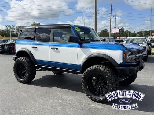 VELOCITY BLUE METALLIC 2025 Ford Bronco Badlands