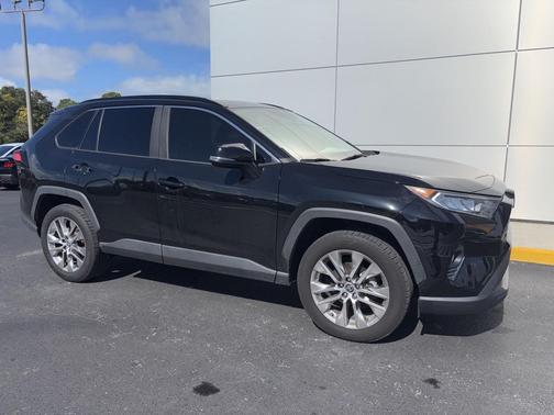 2021 Toyota RAV4 XLE Premium