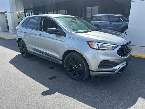 ICONIC SILVER 2022 Ford Edge SE