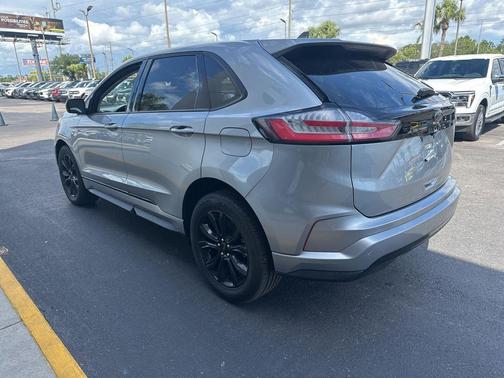 ICONIC SILVER 2022 Ford Edge SE