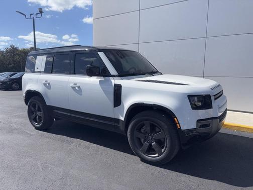 2024 Land Rover Defender 110 P400 X-Dynamic SE