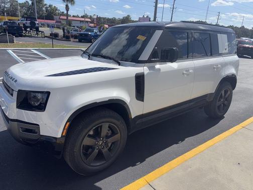 2024 Land Rover Defender 110 P400 X-Dynamic SE