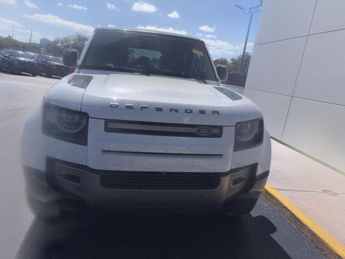 2024 Land Rover Defender 110 P400 X-Dynamic SE