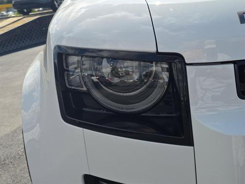 2024 Land Rover Defender 110 P400 X-Dynamic SE