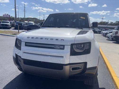 2024 Land Rover Defender 110 P400 X-Dynamic SE