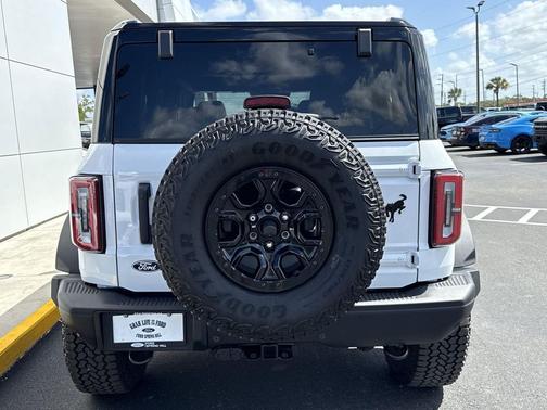 OXFORD WHITE 2026 Ford Bronco Badlands