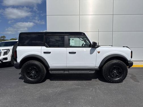 OXFORD WHITE 2026 Ford Bronco Badlands