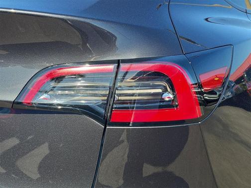 2024 Tesla Model Y Long Range Dual Motor All-Wheel Drive