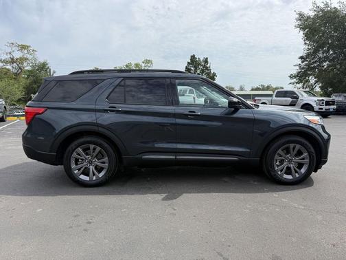 STONE BLUE METALLIC 2022 Ford Explorer XLT