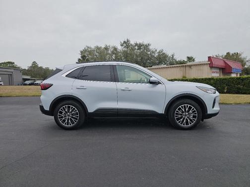 2025 Ford Escape PHEV SE
