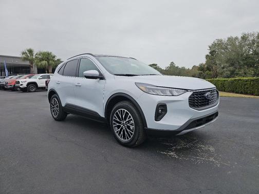 2025 Ford Escape PHEV SE