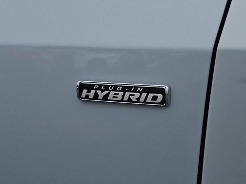 2025 Ford Escape PHEV SE