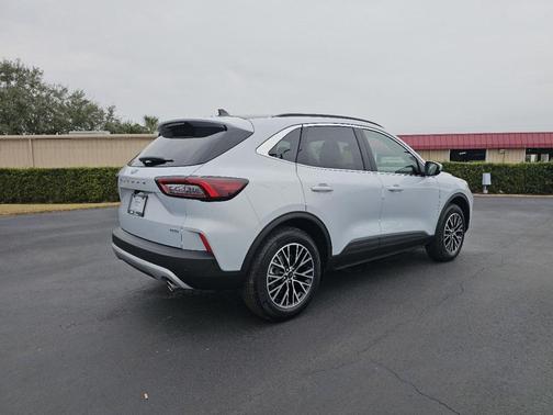 2025 Ford Escape PHEV SE