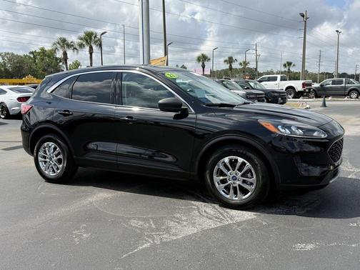 AGATE BLACK METALLIC 2022 Ford Escape SE