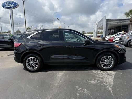 AGATE BLACK METALLIC 2022 Ford Escape SE