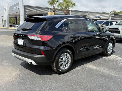 AGATE BLACK METALLIC 2022 Ford Escape SE
