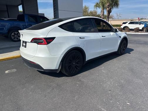 2021 Tesla Model Y Standard Range Rear-Wheel Drive