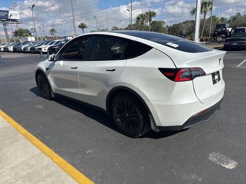 2021 Tesla Model Y Standard Range Rear-Wheel Drive