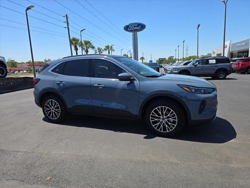 2025 Ford Escape SE