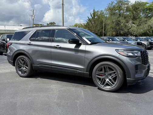 CARBONIZED GRAY METALLIC 2026 Ford Explorer ST-Line