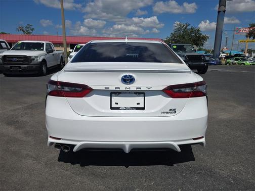 2024 Toyota Camry Hybrid SE