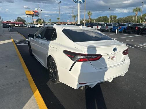 2024 Toyota Camry Hybrid SE