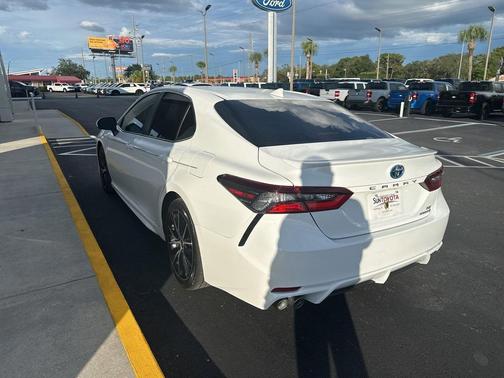 2024 Toyota Camry Hybrid SE