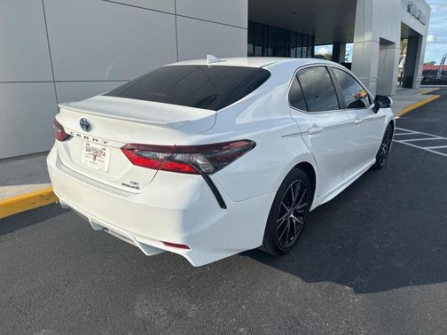 2024 Toyota Camry Hybrid SE