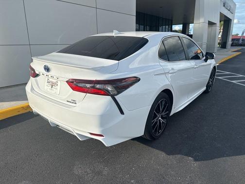 2024 Toyota Camry Hybrid SE