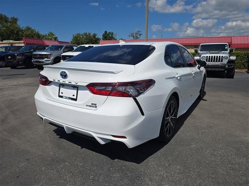2024 Toyota Camry Hybrid SE