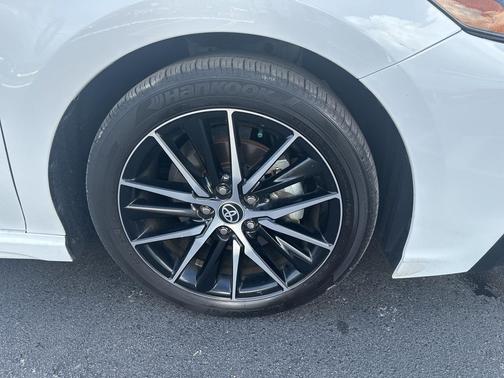 2024 Toyota Camry Hybrid SE